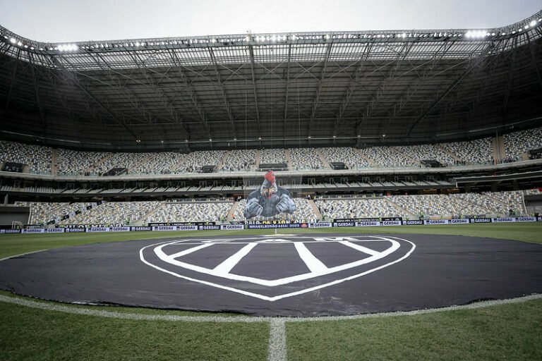 Atlético anuncia quarta edição do Manto da Massa, em homenagem à Goleiro Victor e Libertadores 2013