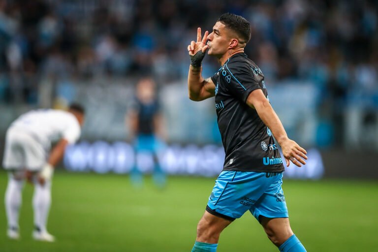 Renato confirma saída de Suárez do Grêmio em 2024