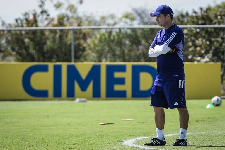 Contra o Bragantino, Cruzeiro terá técnico interino após mais de três anos