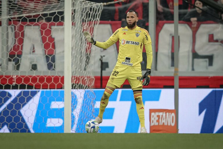 Everson enaltece vitória, convoca torcida e projeta confrontos diretos com Fluminense e Fortaleza