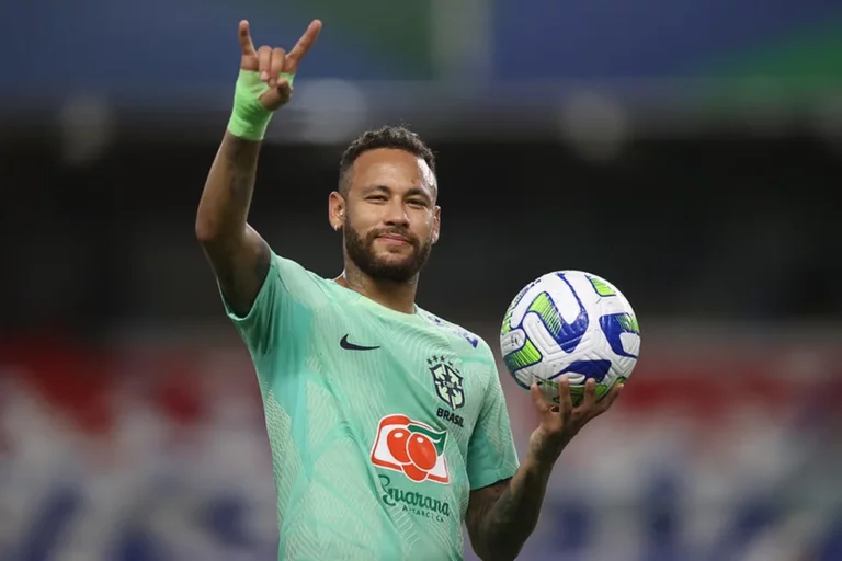 De volta à Seleção, Neymar comenta mudanças de posição com Diniz, elogia treinador e fala em sonho do Hexa