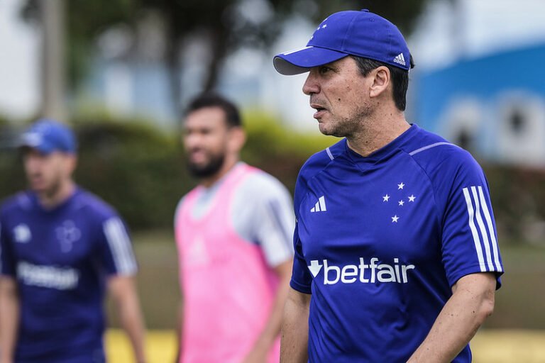 Zé Ricardo, do Cruzeiro, recebe o terceiro menor salário entre treinadores do Brasil