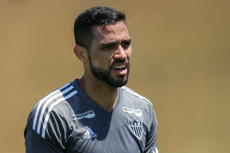 Substitutos de Hulk, Vargas e Kardec vivem jejum de gols com a camisa do Atlético