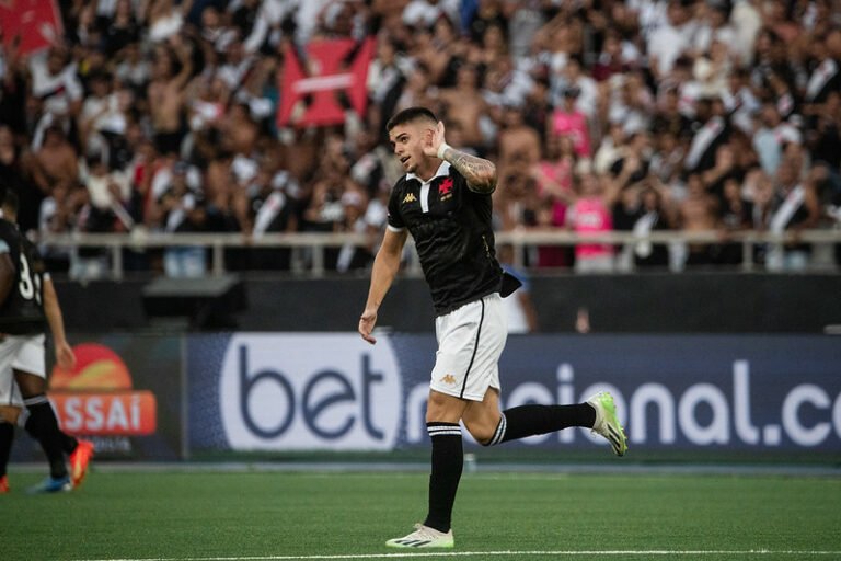 Vasco recebe proposta de times da MLS e França por Gabriel Pec, mas descarta saída no momento