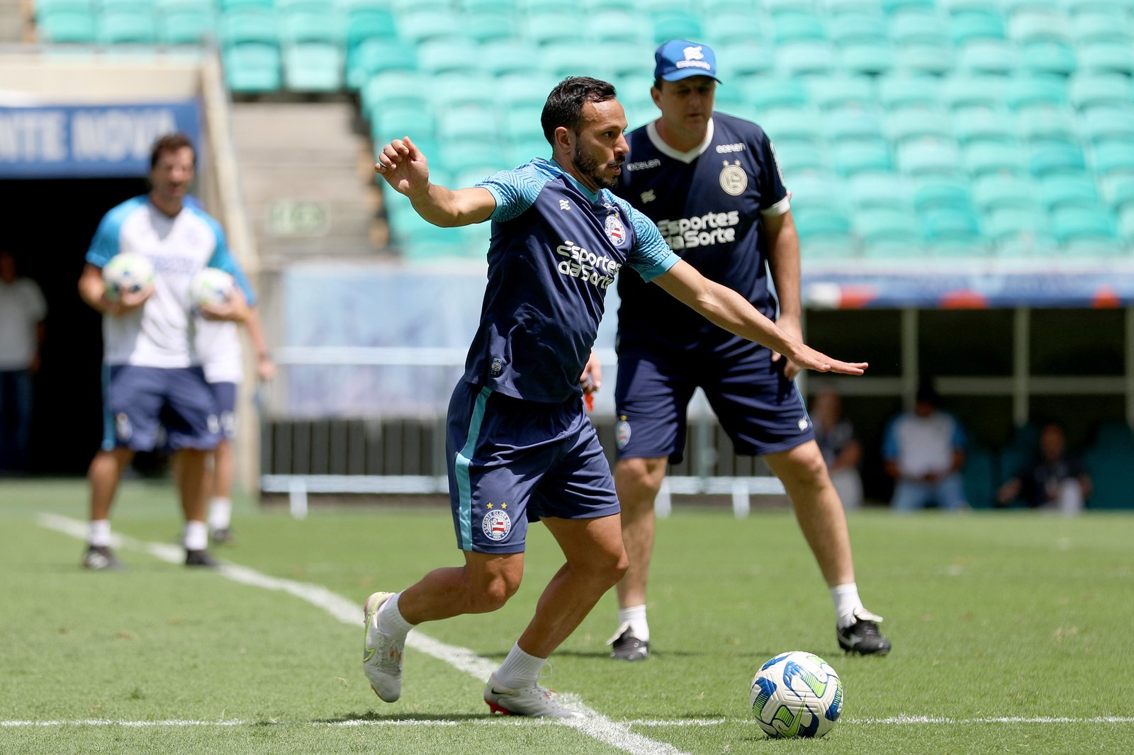 Ceni deve fazer somente mudança forçada na escalação para enfrentar o Santos; confira