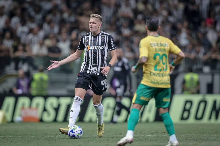 Felipão lamenta chances perdidas, elogia evolução de Bruno Fuchs e vê mudanças contra o Internacional