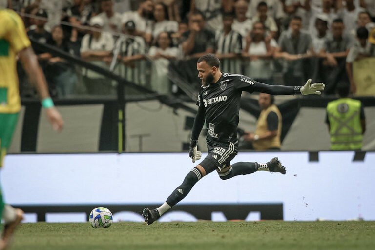 Everson fala sobre quebra de sequencia invicta e frustração após derrota para Coritiba