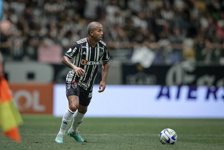 Atlético confirma desfalque de Mariano, e jogador começa tratamento na fisioterapia