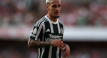 Antony sofre boicote de elenco do Manchester United durante jogos, afirma jornal