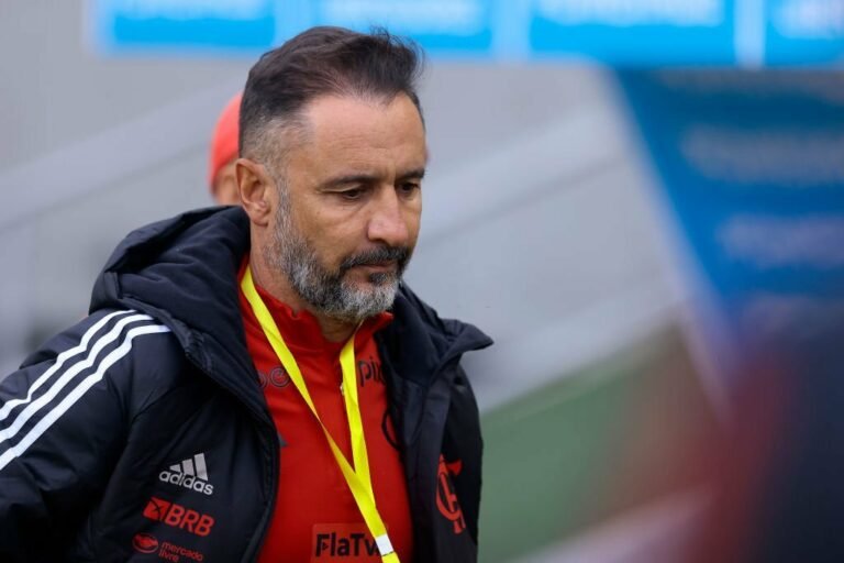 Vitor Pereira volta a criticar futebol brasileiro e a desvalorização da base