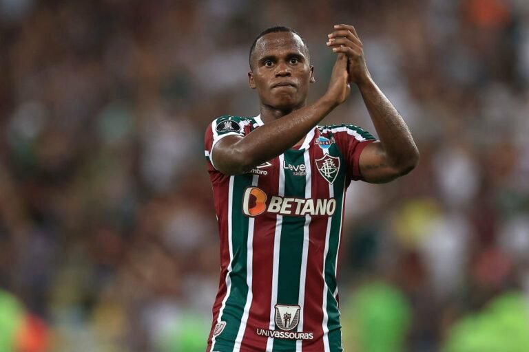 Fluminense atualiza situação médica de John Arias e confirma lesão no tornozelo direito do jogador
