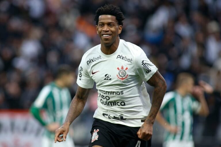 Diretoria do Corinthians considera renovação com zagueiro Gil