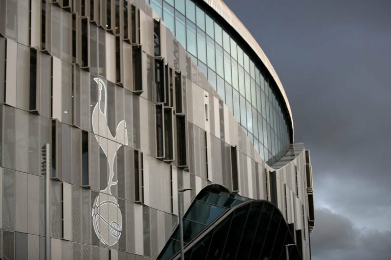 Presidente do Tottenham estaria disposto a vender o clube: “Abertos a qualquer coisa”
