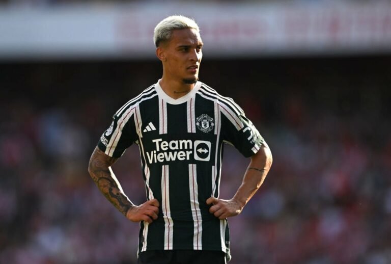 Acusado de agressão, Antony, do Manchester United, se apresentará à polícia inglesa