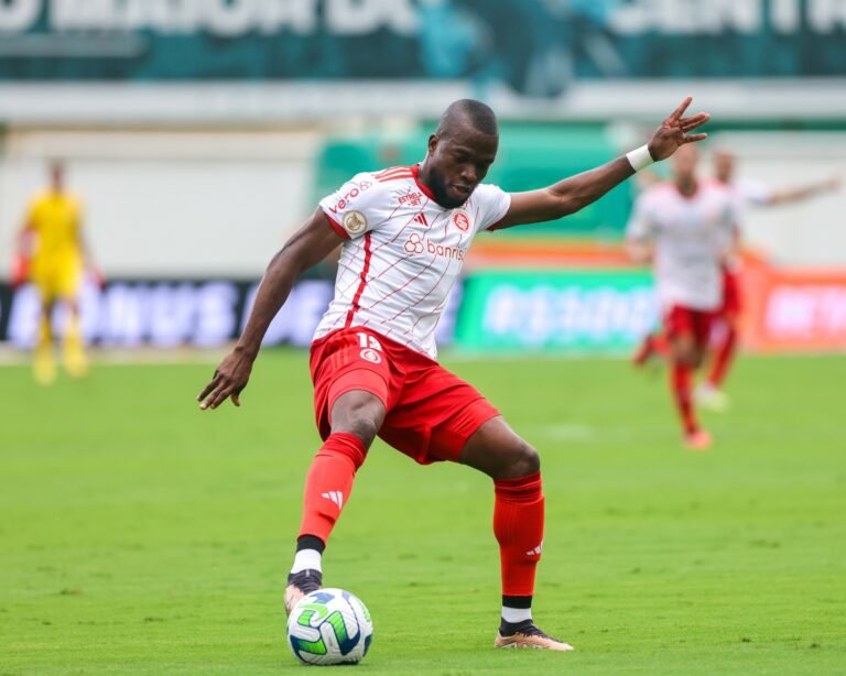 Enner Valencia comenta disputa da semi da Libertadores: “Gostamos de pegar o Fluminense”