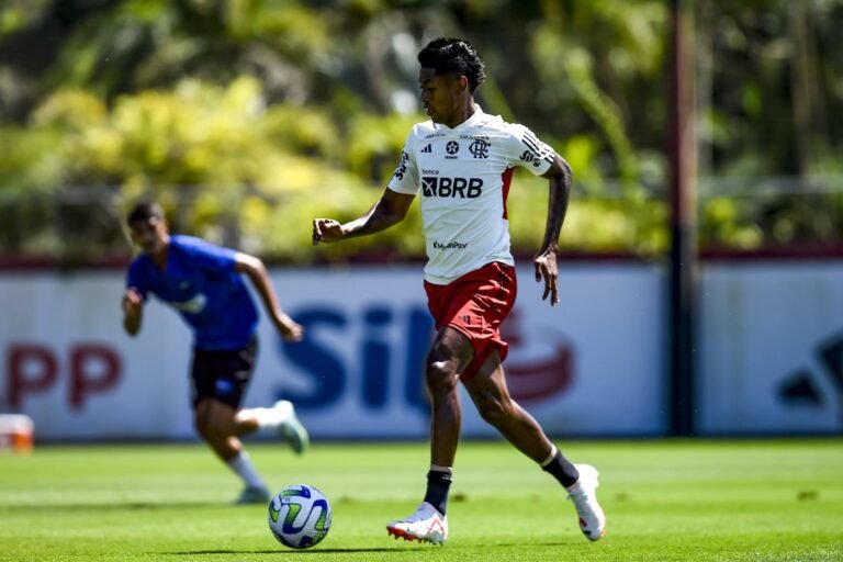 Flamengo vence jogo-treino de preparação para reta final da temporada