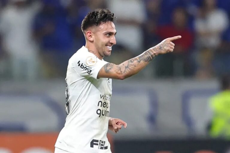 Gustavo Mosquito recebeu promessa de renovação com o Corinthians na maca, após lesão