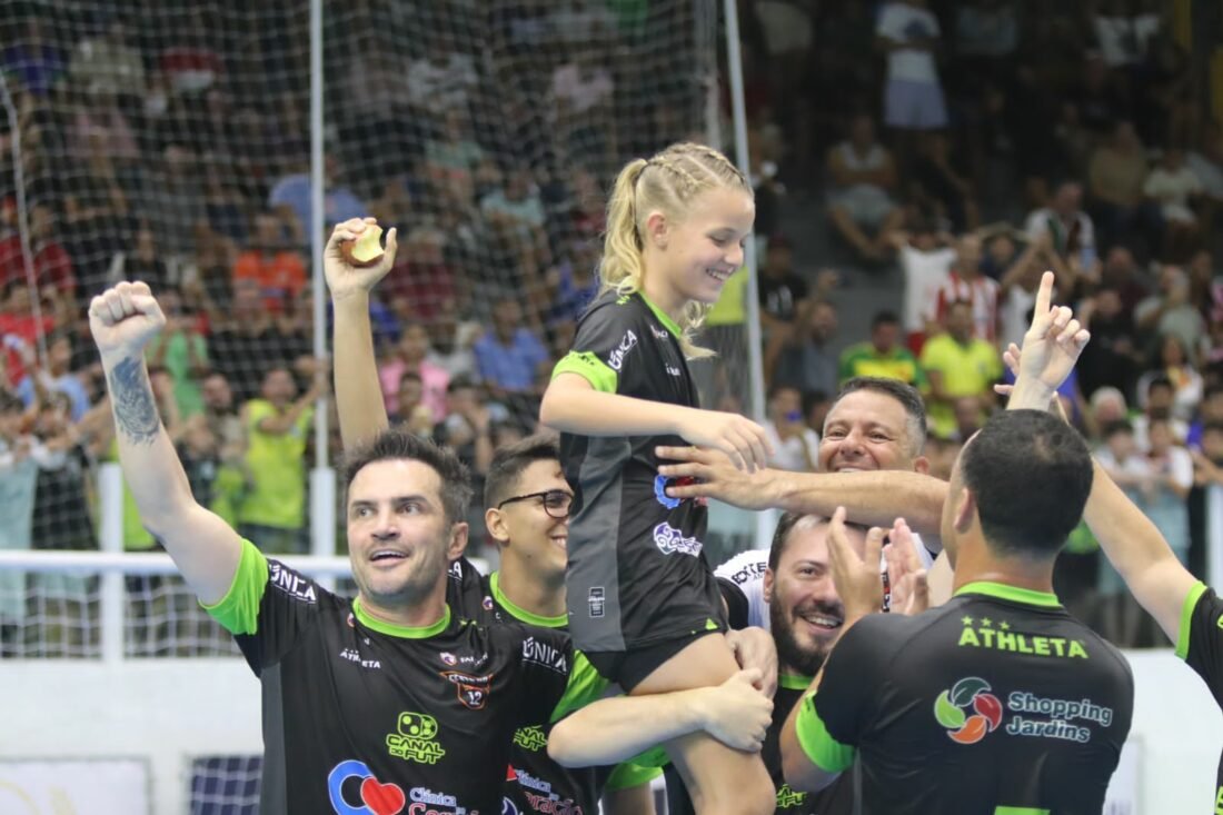 Júlia Correia, promessa do futebol feminino brasileiro, participa de Amistoso entre Falcão e Washington Coração Valente, faz gol e vira Xodó do público