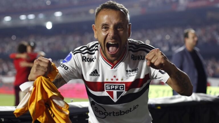 Rafinha deverá renovar com o São Paulo por mais um ano e depois encerrará carreira