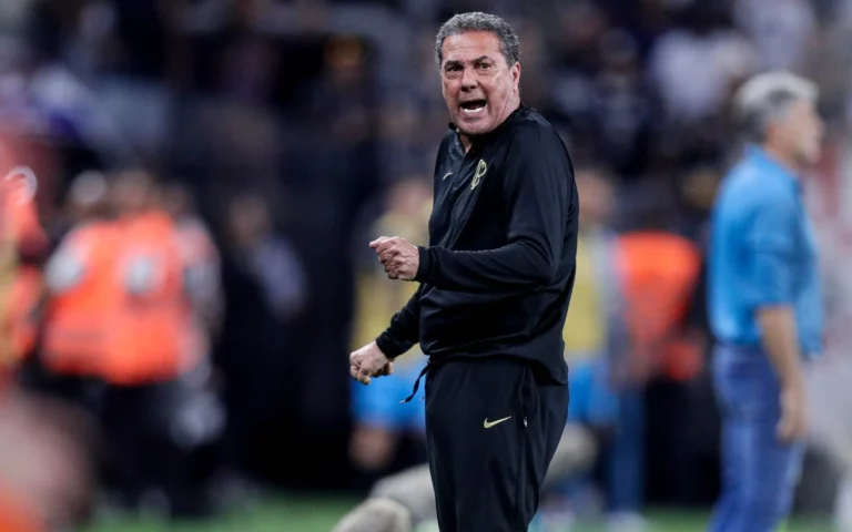 Santos está interessado em Vanderlei Luxemburgo, mas Corinthians não deve liberá-lo