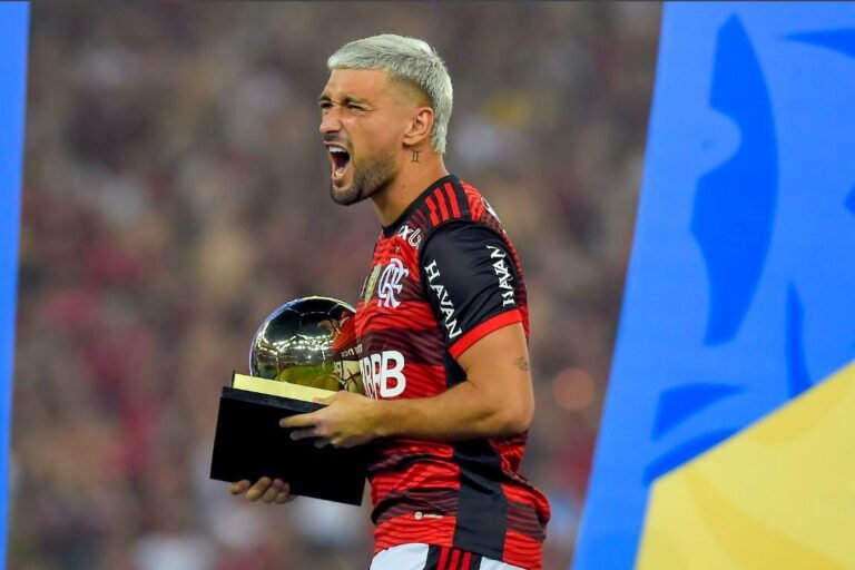 Arrascaeta pode se tornar o maior vencedor da história da Copa do Brasil