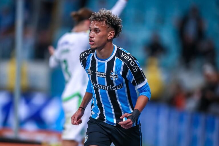 Grêmio aceita proposta e aguarda aval de Bitello para concluir venda