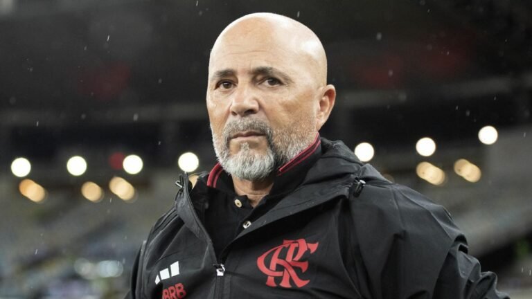 Com clima cada vez pior, Sampaoli se aproxima de saída do Flamengo