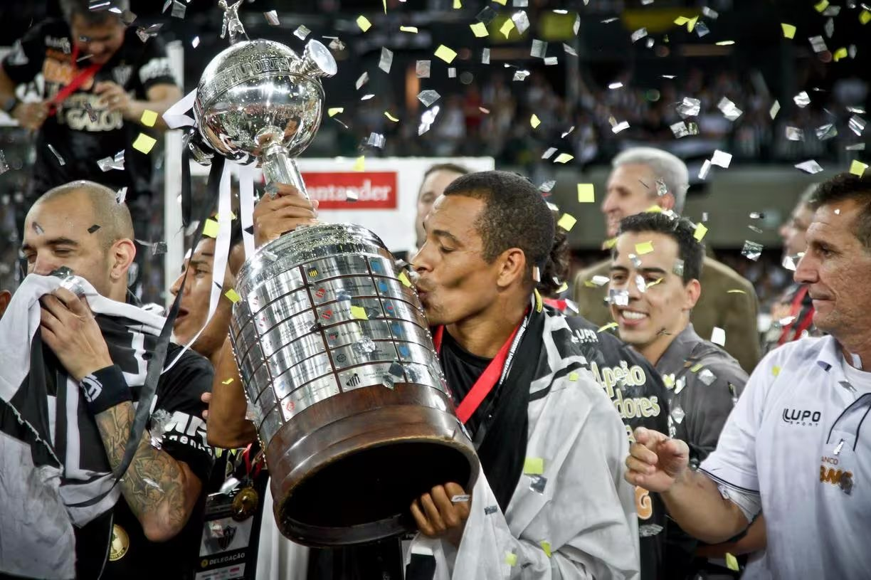 Campeão da Libertadores 2013, Gilberto Silva elege derrotas mais dolorosos pelo Atlético e Arsenal