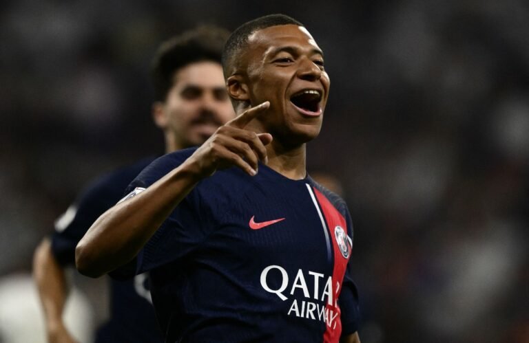 Mbappé acena positivamente para jogar no Liverpool em 2024