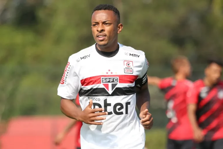 Após melar negociações com São Paulo, CSKA se pronuncia sobre Wellington