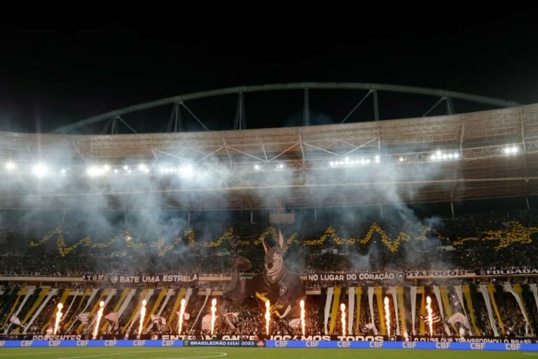 Torcedores do Botafogo têm prejuízo de quase R$ 2 mil por adiamento de jogo com o Fortaleza