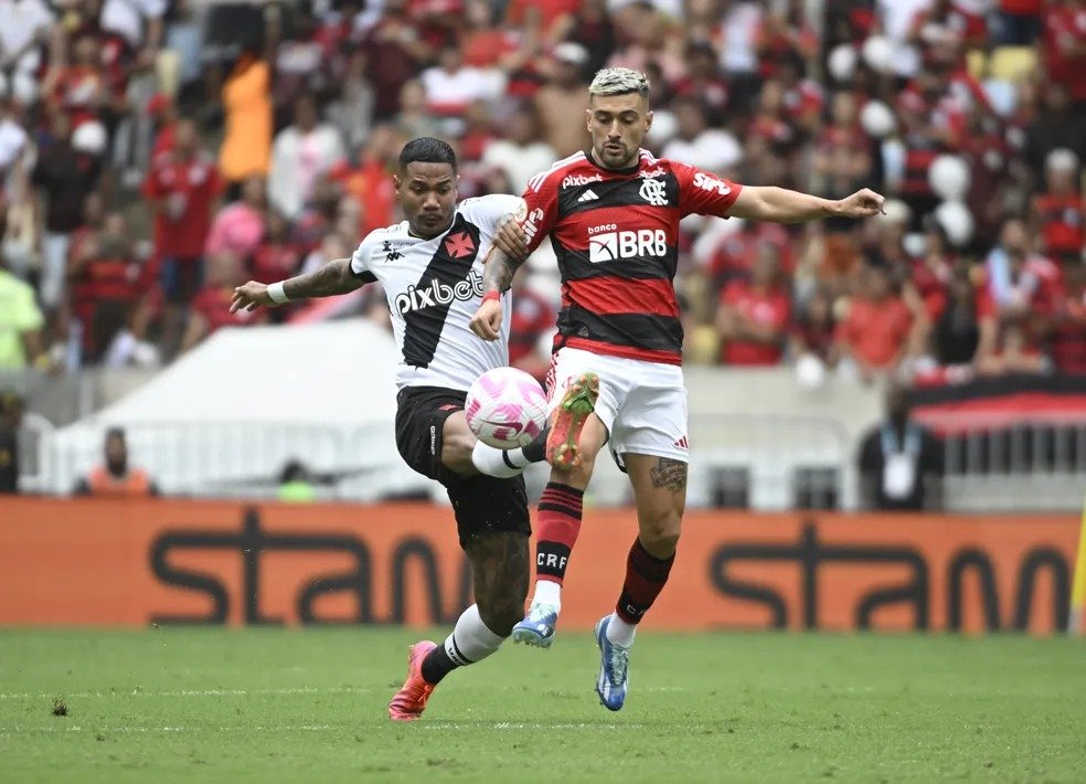 Titular com Ramón Díaz, Vasco abre conversas para renovar com Zé Gabriel