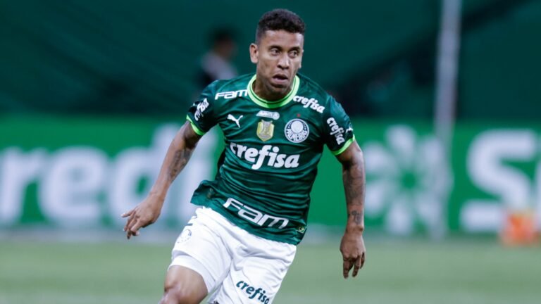 Marcos Rocha renova com Palmeiras no dia do seu aniversário