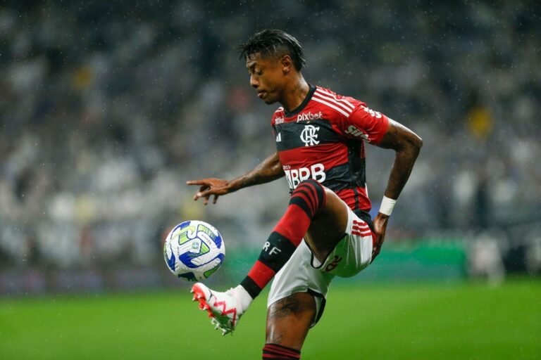 Landim ainda não assinou renovação de Bruno Henrique com Flamengo