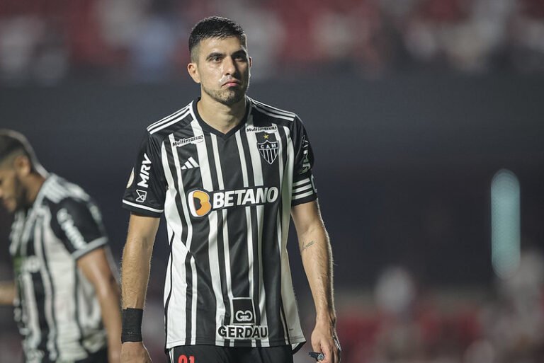 Capitão alvinegro, Rodrigo Battaglia é assunto nas redes sociais após comemorar eleições presidenciais da Argentina