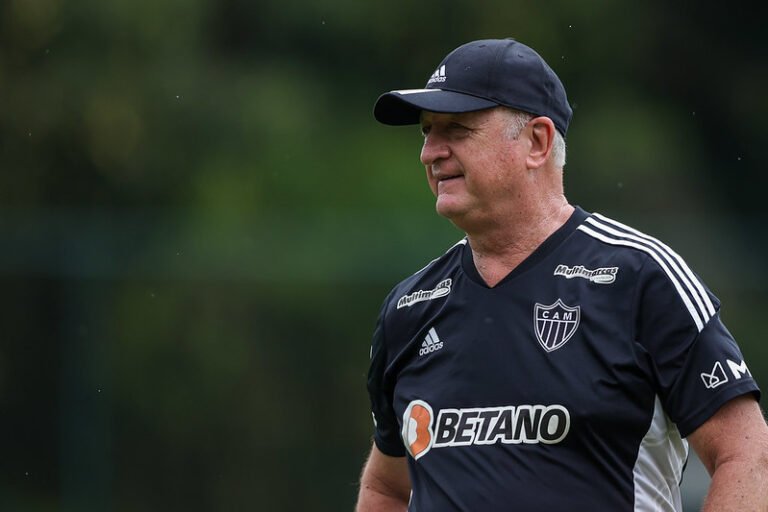 Felipão deve seguir no comando do Atlético para temporada 2024