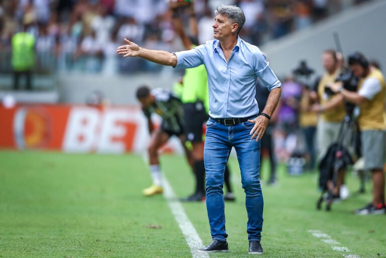 Após mais uma derrota, Renato Gaúcho despista sobre futuro no Grêmio e não garante permanência