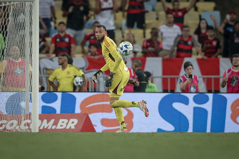 Everson atinge a marca de 14 clean sheets no Brasileirão