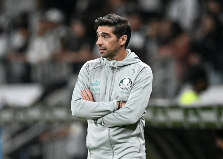 Abel Ferreira descarta negociações no momento e foca na reta final do Brasileirão, afirma estafe