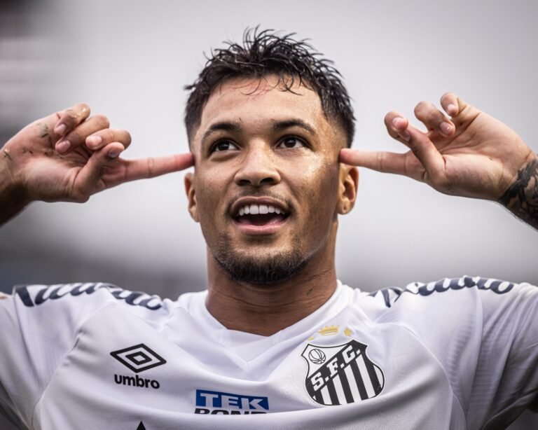 Newcastle se prepara para realizar oferta por Marcos Leonardo, do Santos
