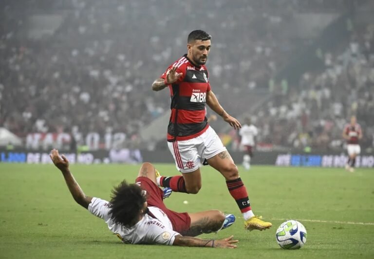 Flamengo providencia jatinho para Arrrascaeta, Pulgar e Varela retornarem após data Fifa