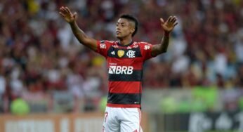 Bruno Henrique e Thiago Maia treinam entre os titulares e devem iniciar contra o Atlético-MG