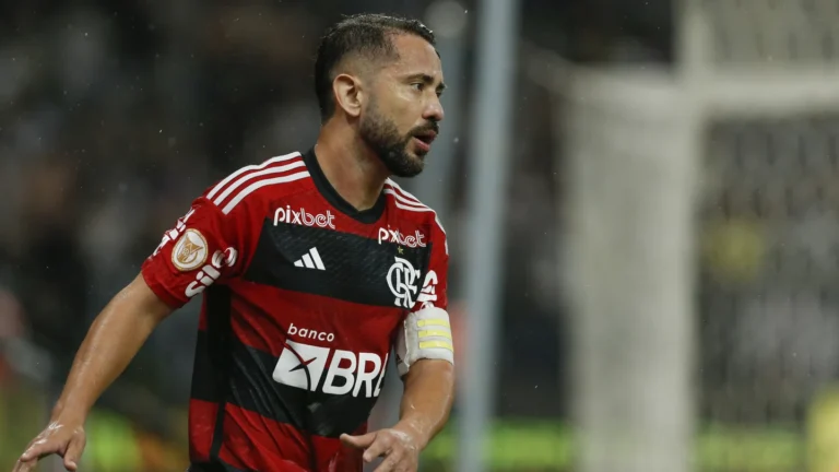 Flamengo faz proposta de renovação para Everton Ribeiro com redução salarial