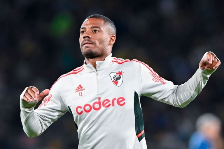 Flamengo prepara contrato de cinco anos para De La Cruz