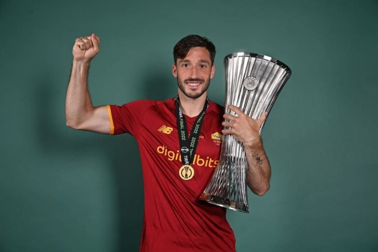 Roma quer vender Matías Viña, alvo do Flamengo para lateral-esquerda