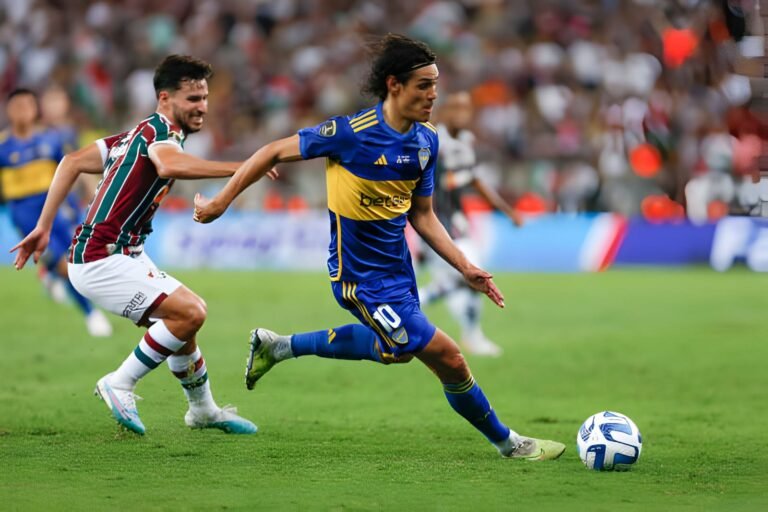 Cavani planeja cumprir contrato com Boca Juniors, mas não descarta atuar no Brasil em 2025