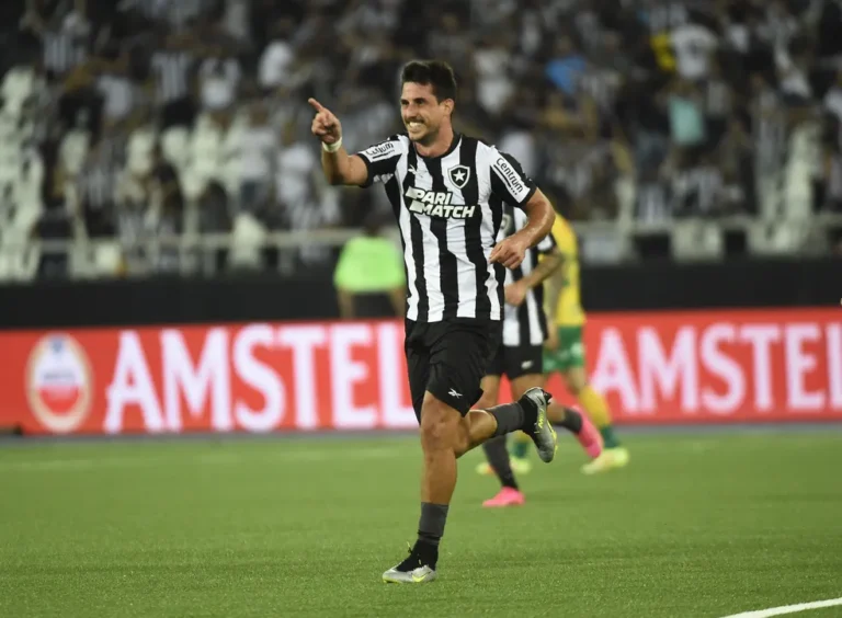 Botafogo deve sacramentar permanência de Gabriel Pires na próxima semana