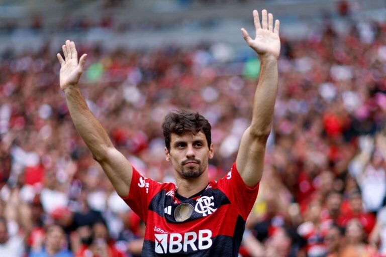 Rodrigo Caio se declara ao Flamengo em despedida: “Aprendi a amar”