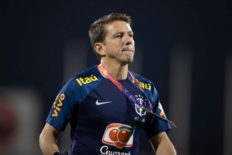 Juninho Paulista é oferecido ao Atlético para possível vaga de Rodrigo Caetano, mas clube quer manter dirigente