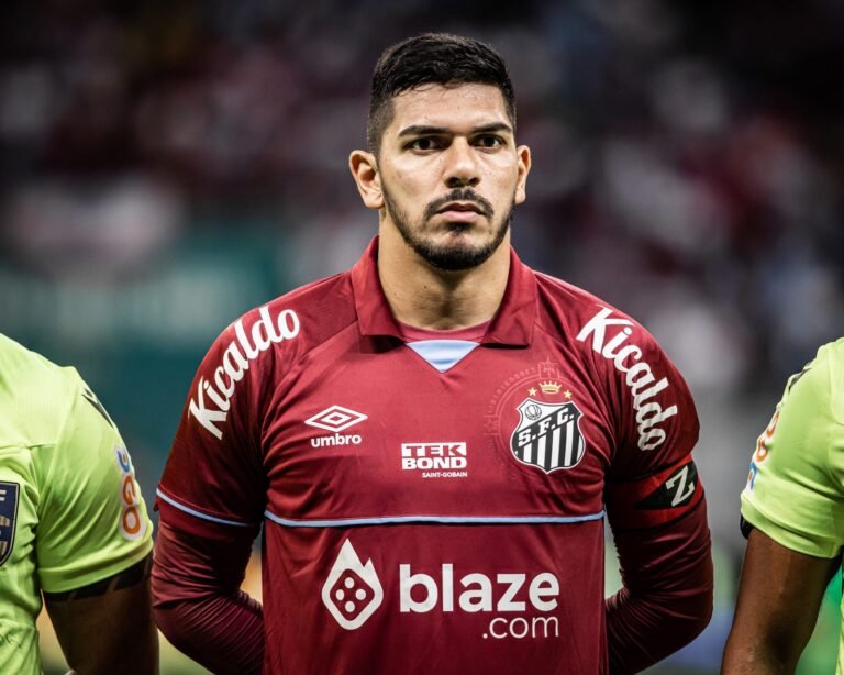 João Paulo aceita redução salarial para permanecer no Santos